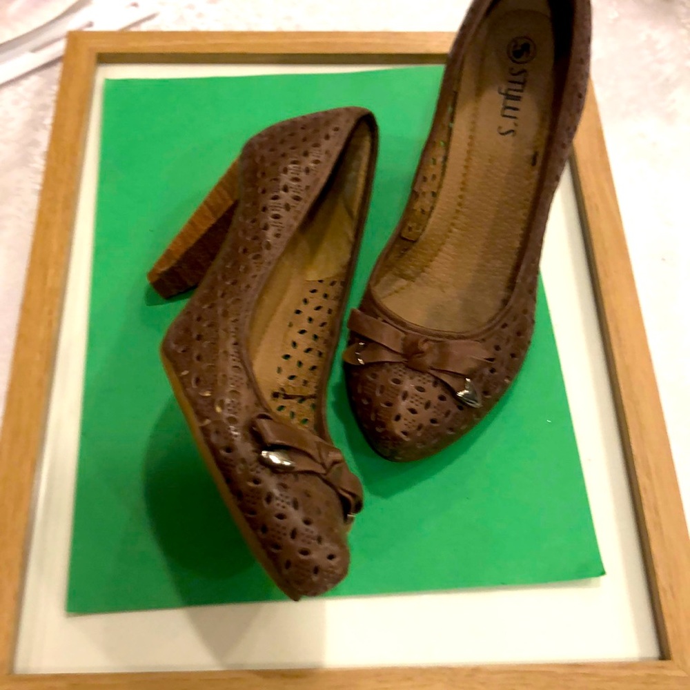 Stylus imported 🇧🇷 Tan Cone Heels  SZ 7.5